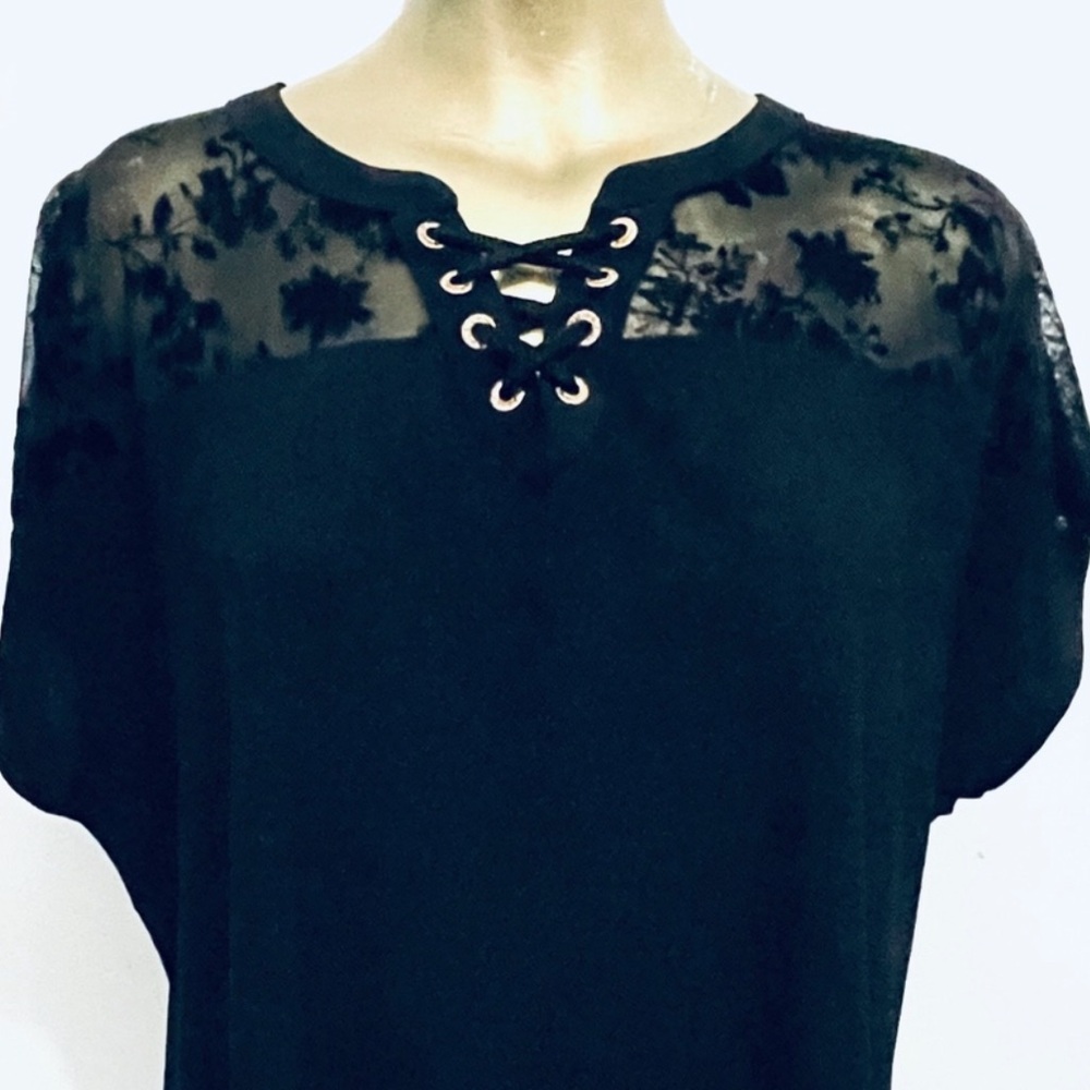89th & MADISON Rhinestone and Lace TOP Size 1X